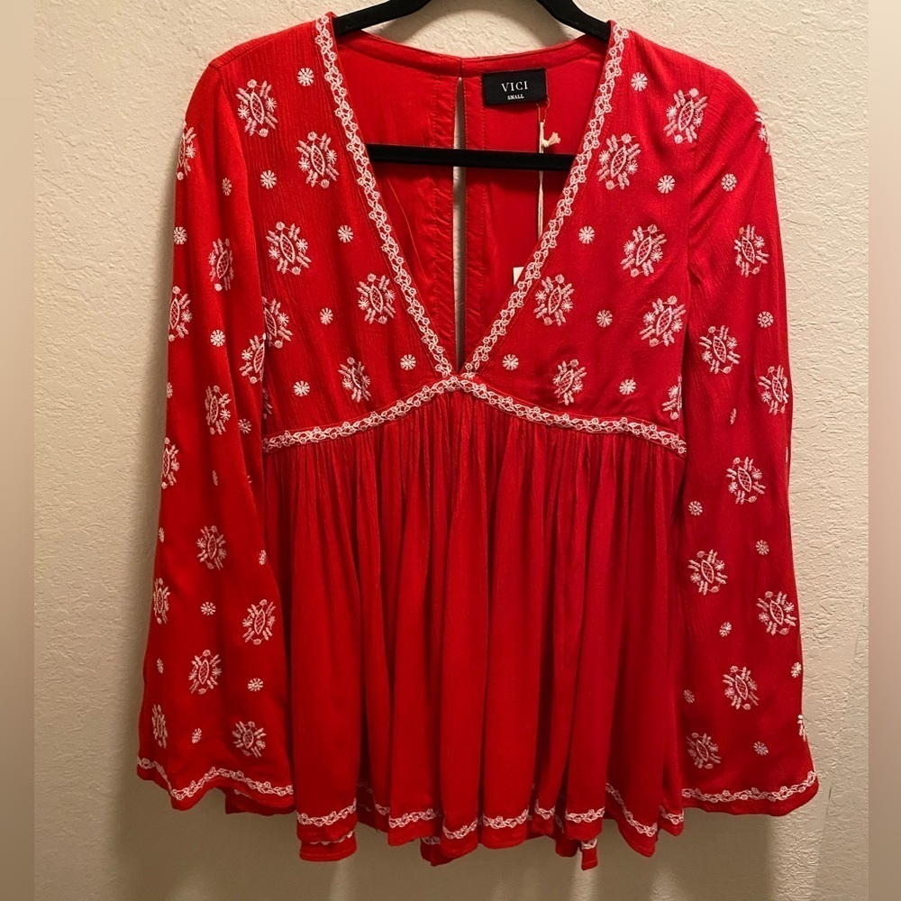 Vici Red & White Roses & More Embroidered Blouse Size Small New With Tag - Picture 4 of 12